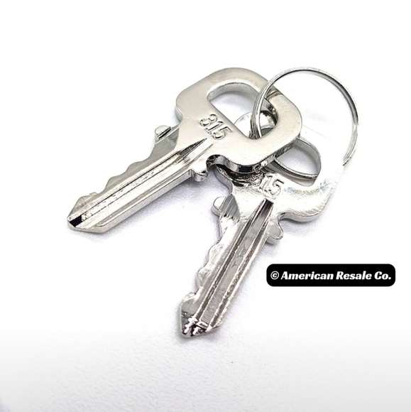 Louis Vuitton LV #315 Silver Lock Vintage and Rare PadLock Lock 2 Keys Necklace - Picture 7 of 10